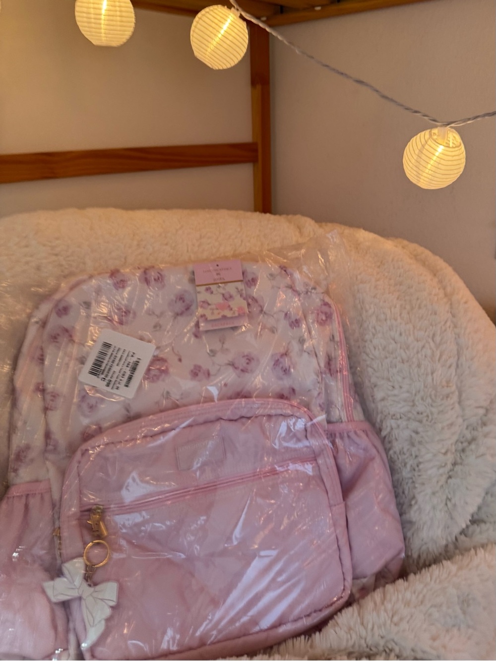 LoveShackFancy × Target
Ribbon Rosa Floral Backpack
Sterling Dusk
ONEW - Picture 4 of 4
